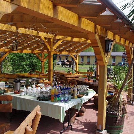 Hostel Waldhaus Am Ferienpark Mirow -Zimmer Du Wc Bagian luar foto