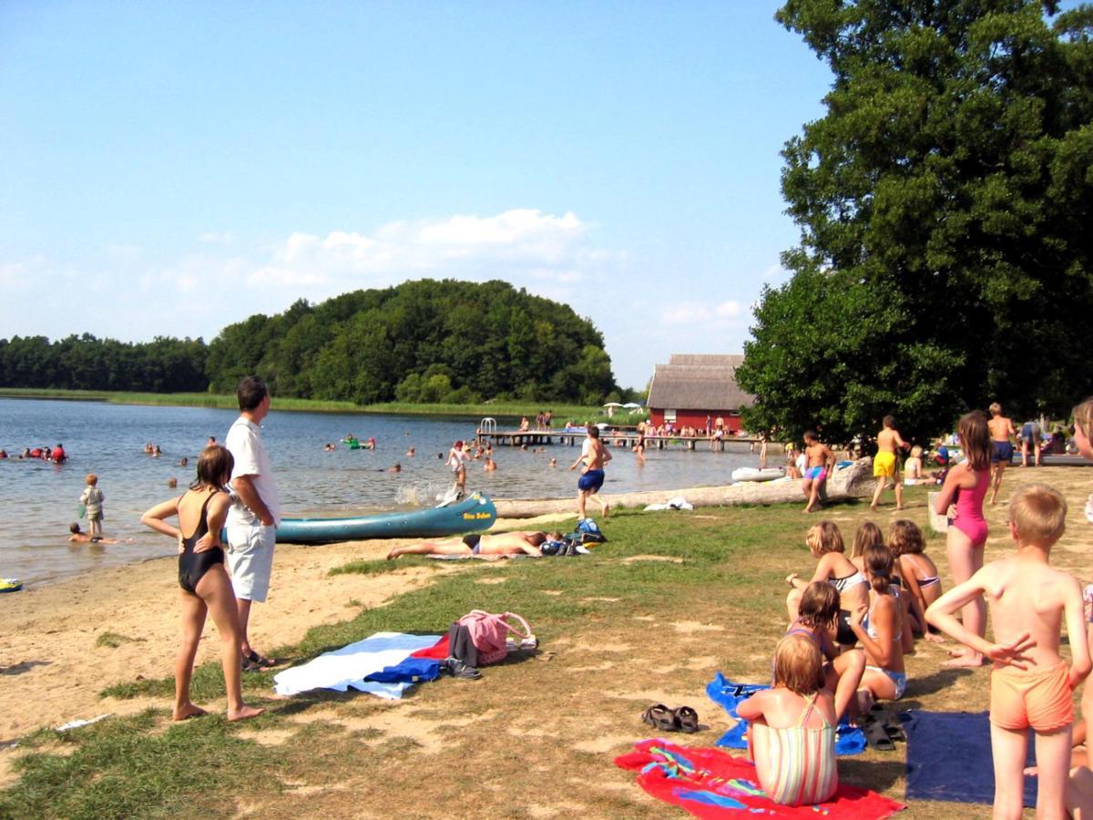 Hostel Waldhaus Am Ferienpark Mirow -Zimmer Du Wc Bagian luar foto