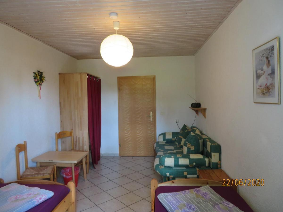 Hostel Waldhaus Am Ferienpark Mirow -Zimmer Du Wc Bagian luar foto